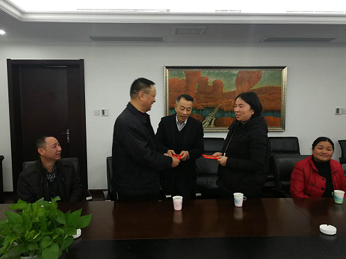 南昌城投集团开展慰问难题员工送温暖座谈运动